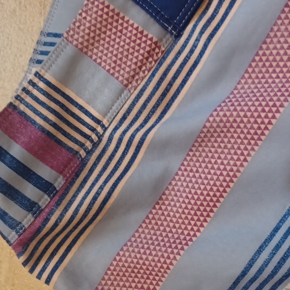 The North Face Patterned Board Shorts - Picture 4 of 7